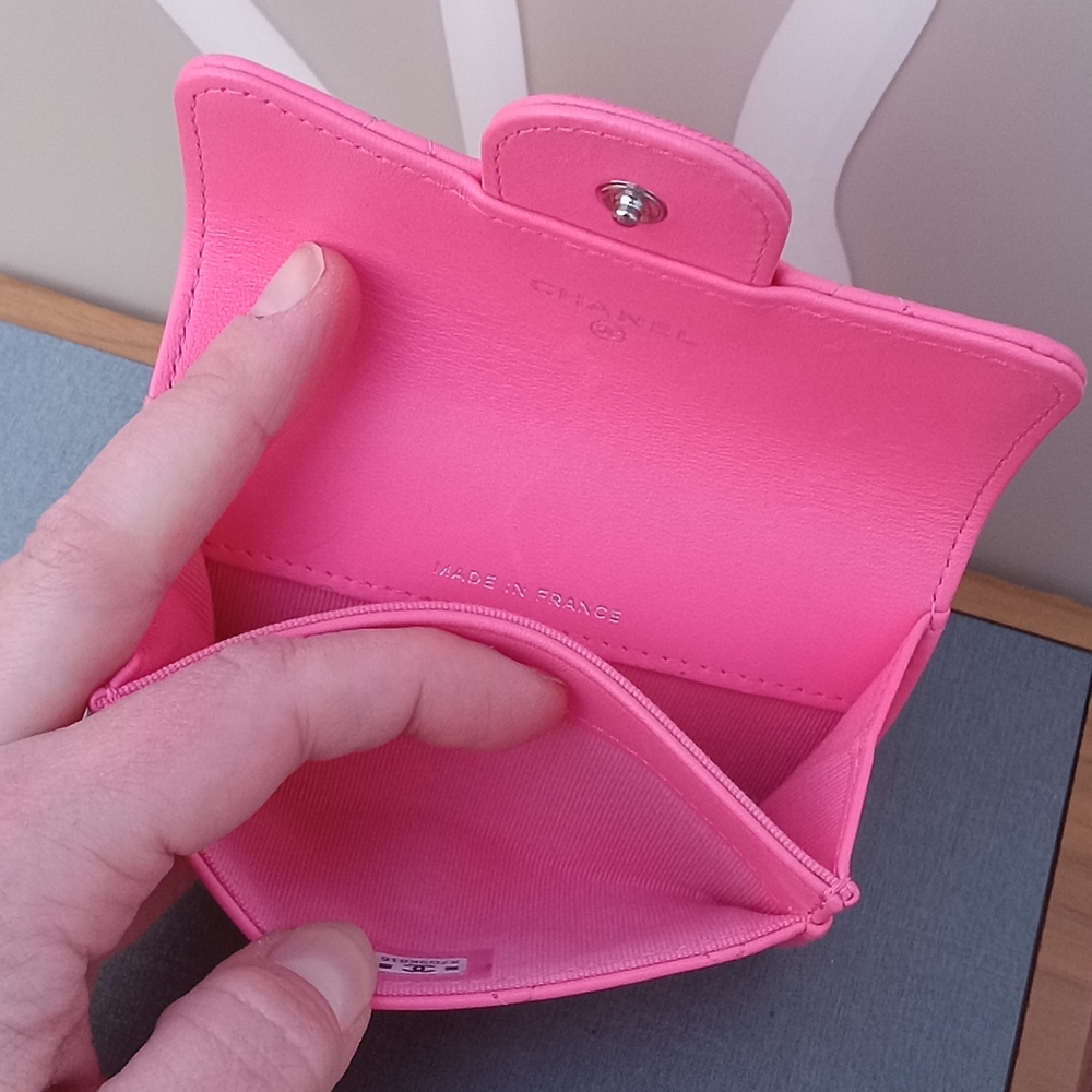 💝 CHANEL Pink Quilted Lambskin Flap Card Holder EUC - Picture 6 of 14
